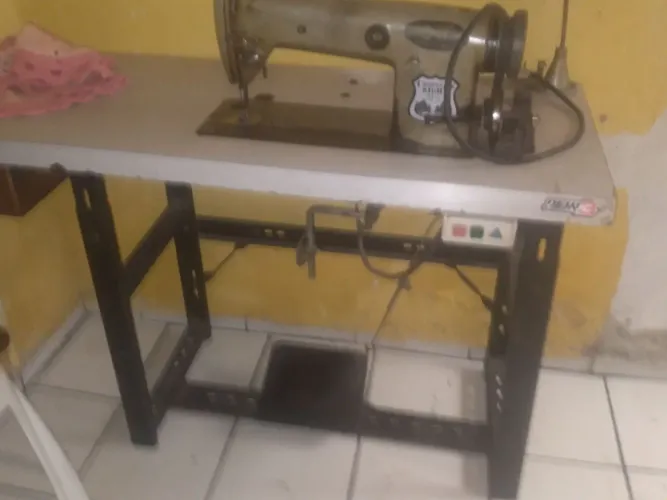 Maquina de costura reta