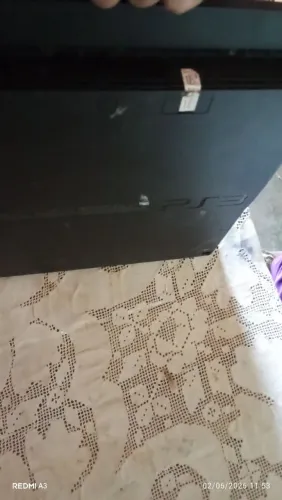 Ps3 desbloqueado com jogo acho que tem uns 4 jogo tá novo