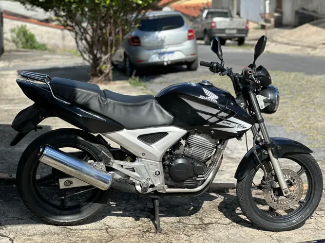 Cbx Twister troco por carro