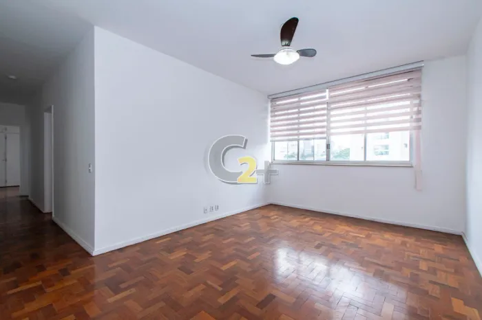 Apartamento à venda em Pinheiros com 4 quartos, sendo 1 suíte e 1 vaga de garagem.
