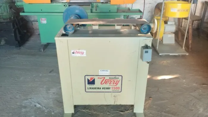 Lixadeira de Cinta / Disco Verry 1500 com motor monofásico I HP Usado.