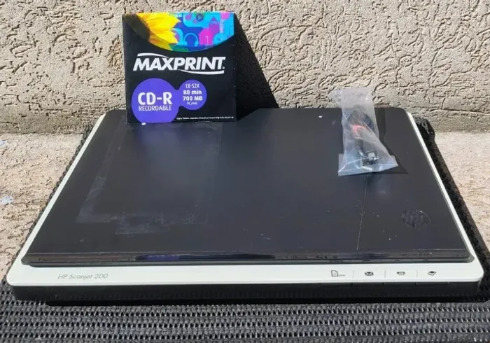 Scanner de Mesa Scanjet 200 A4 2.400dpi USB L2734A - HP