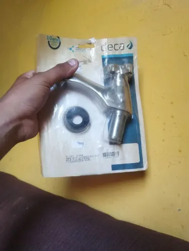Vendo torneira de metal p/lavatório