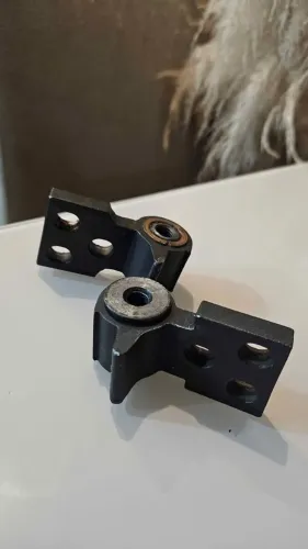 Dobradiça do Suporte do Estepe Crossfox