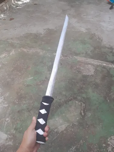 Katana de madeira