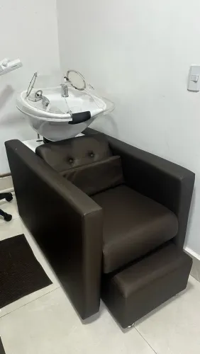 Lavatório com Puff e cúpula para ozonioterapia.