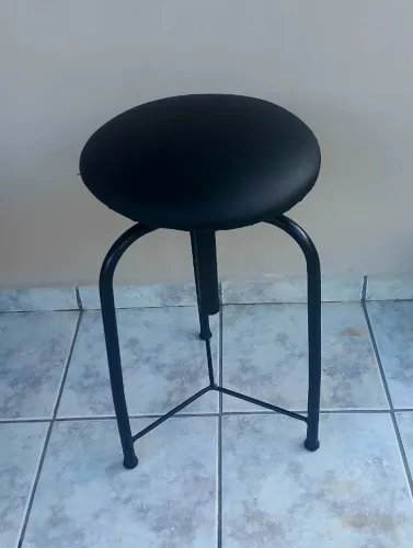 Banqueta de metal