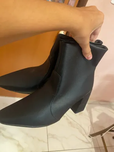 Bota com salto cano alto número 35 NUNCA USADA