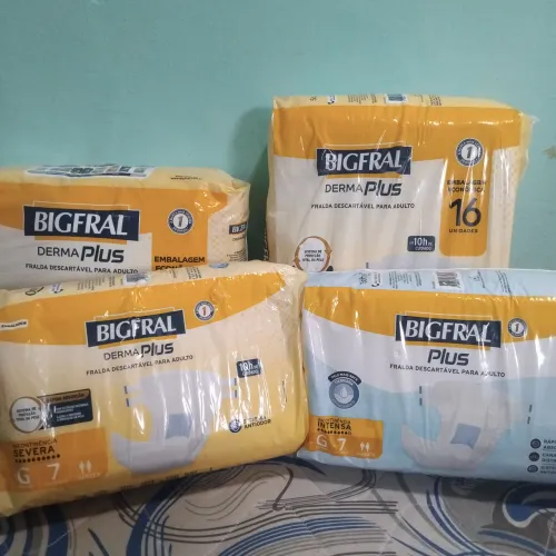 Vende -de esses 4 pacotes de fraldas descartáveis para adulto...todas no tamanho G...