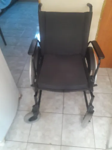 Cadeira de roda em perfeito estado