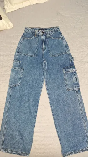 Calça Wide Leg em Jeans com bolsos laterais