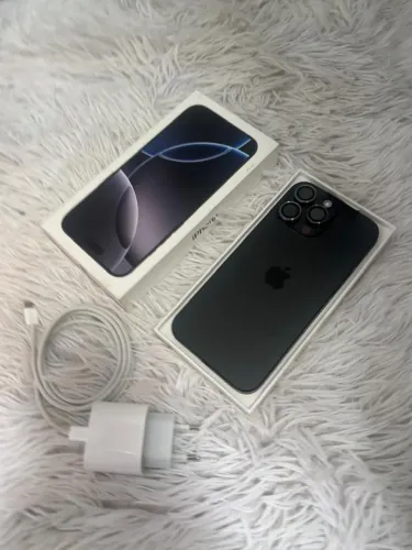 iPhone 16 Pro Max - 256GB - Preto 