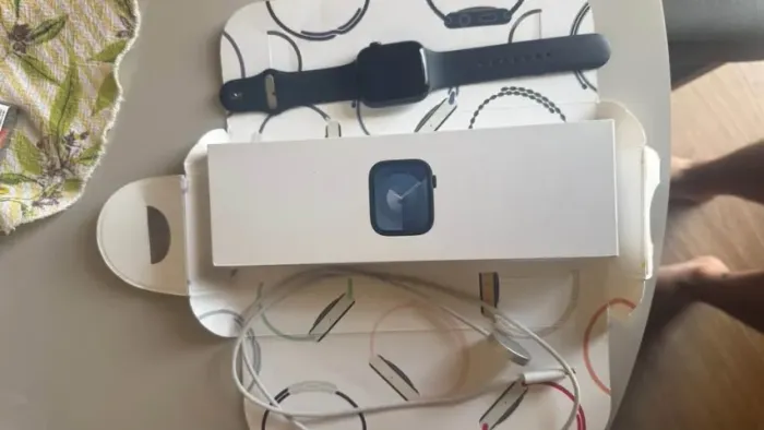 Apple Watch Series 9 45mm - Bateria 97% - Caixa + Carregador