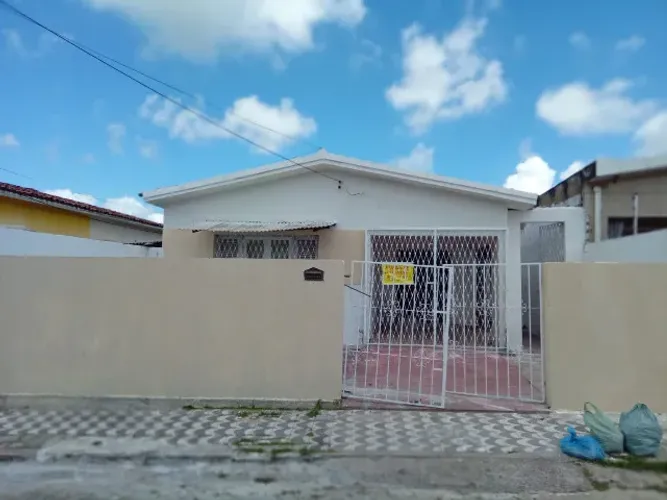 Excelente Casa de 4 Quartos nas Trincheiras - Próximo ao Pavilhão do Chá.