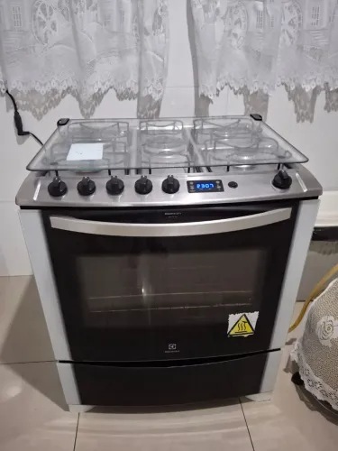 Fogão Electrolux 5 bocas.