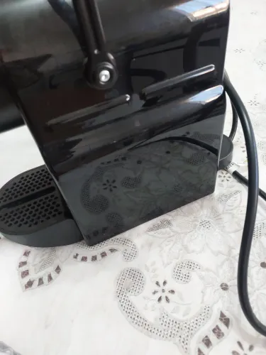 Cafeteira expresso nespresso modelo D40 nova.