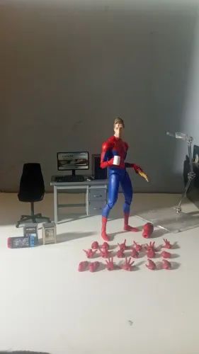 Peter B. Parker N.235 - MAFEX *LEIA A DESCRIÇÃO*