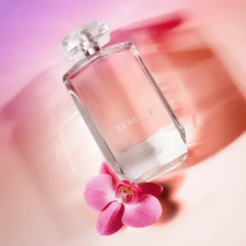 Presenteie com Perfume Rebelle da Hinode