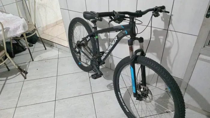 Bicicleta em aluminio aro 29 freios hidráulicos praticamente nova posso levar com taxa