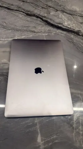 MacBook Pro 15 polegadas, modelo 2017, em excelente configuração.