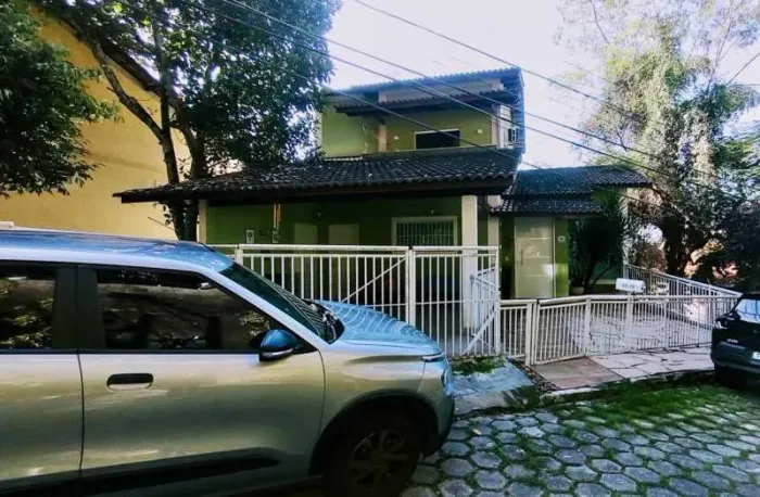 Casa em Condomínio : Duplex / Residencial / Sapê
