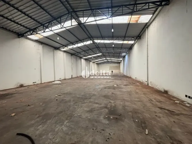 Galpão disponível para Locação e Venda no bairro Novo Mundo em Uberlândia-MG