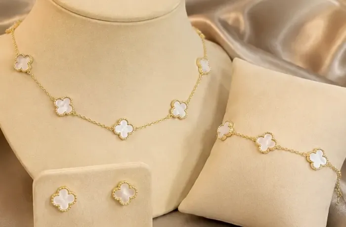 Conjunto Trevo em Ouro 18k 750