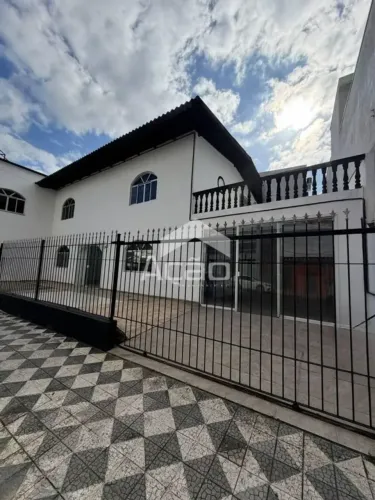 Casa Comercial Para Locação Com 300m² no bairro Fazenda em Itajaí/SC