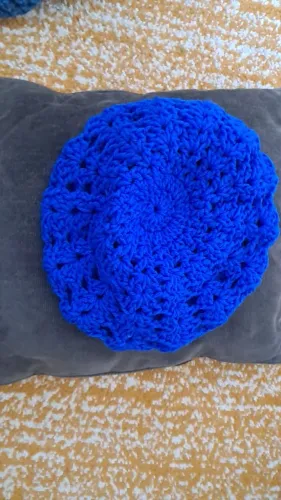 Boina de crochê feita a mão