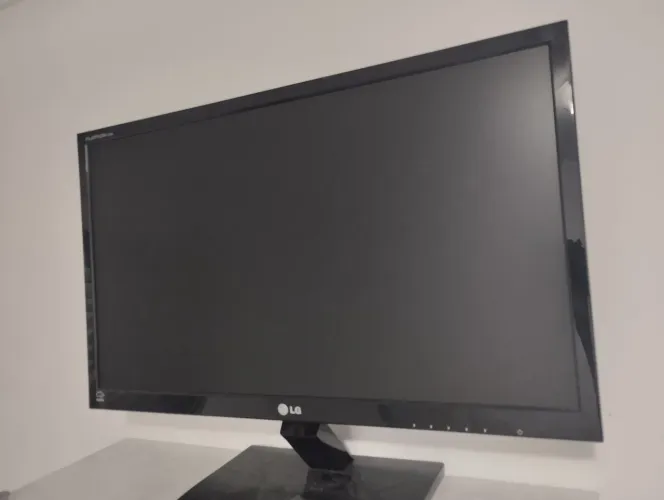 Monitor LG 23" E2360V LC