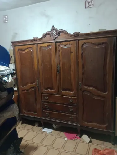Guarda roupa antigo 