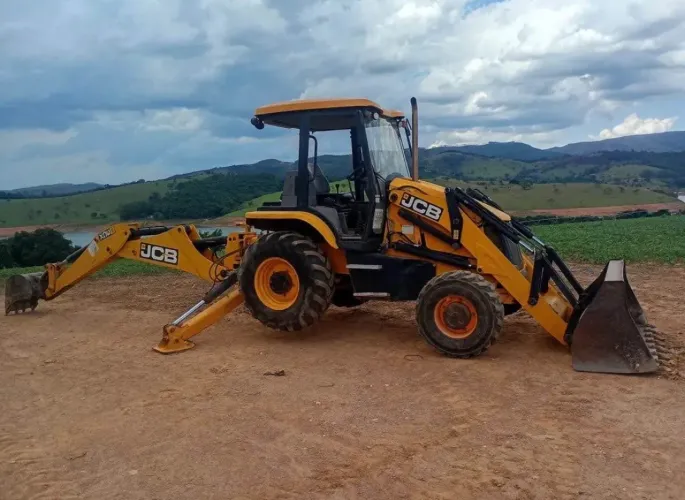 RETROESCAVADEIRA JCB 3CX 4x4