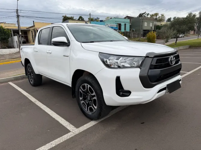 Toyota Hilux CD 4X4 2.8 Diesel Mec. 2023