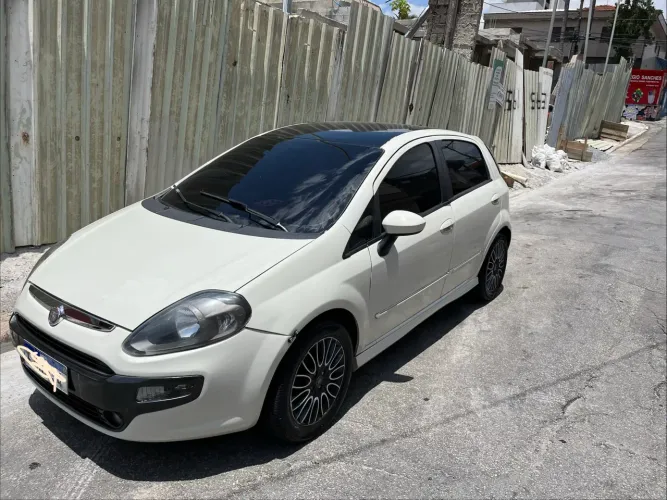 Fiat Punto Sporting Dualogic 1.8 Flex 16V 5P 2013