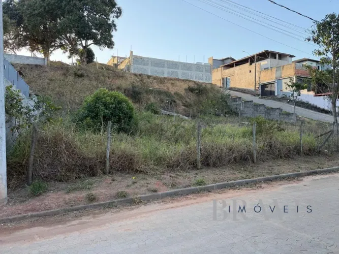 Lote com 318 m² em Residencial Centro da Serra - Serra - ES