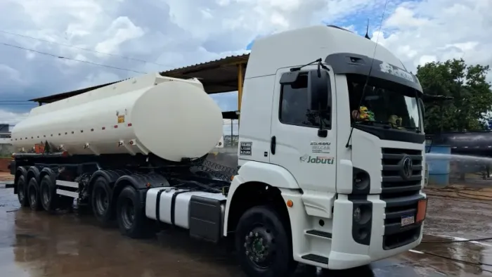 Carreta tanque 30.000L e Cavalo VW 25.480 6x2 2024