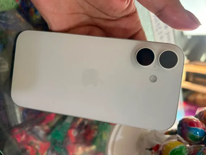 iPhone 16