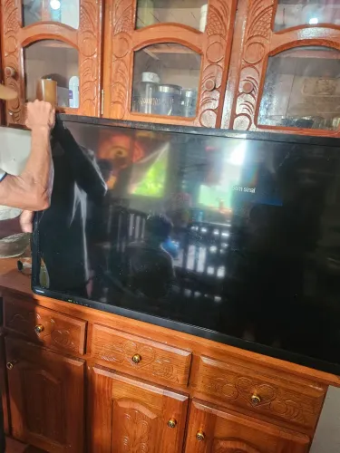 Vendo TV sempre Toshiba 42 polegadas funcionando