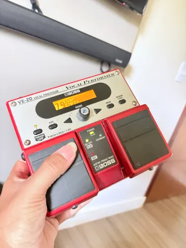 Pedal voz Boss VE-20 com fonte