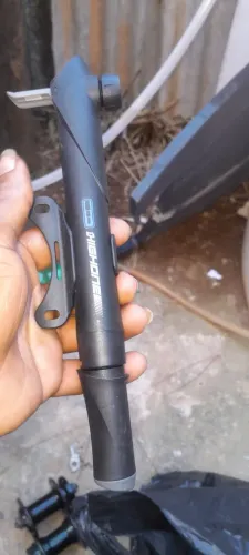 Bomba de ar que coloca no quadro