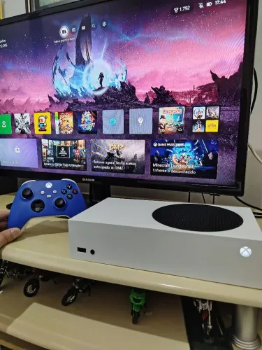 Xbox Series S muito novo funcionando perfeitamente