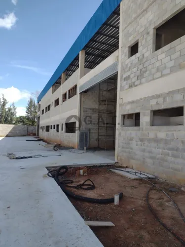 Galpão Comercial para Locação em Aracoiaba da Serra-SP, Bairro Primavera: 1 Sala, 3 Banhei