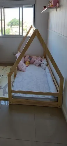 Cama Montessori infantil com colchão 