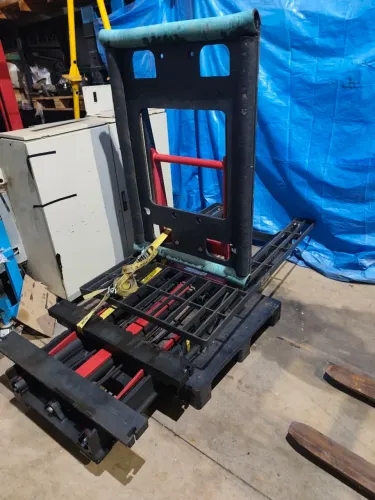 Dispositivo clamp Saur para empilhadeira