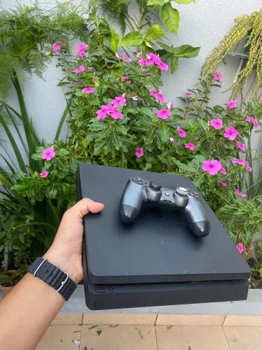 PS4 slim 500gb + 2 jogos físicos