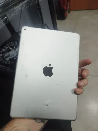 iPad Air 2  trincado fio de cabelo mas pegando tudo normal  ,