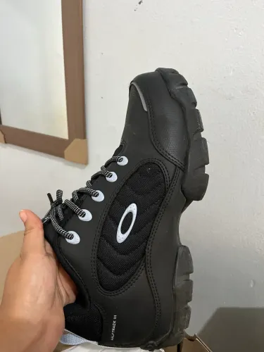 Bota Oakley Hall track III TAM 43