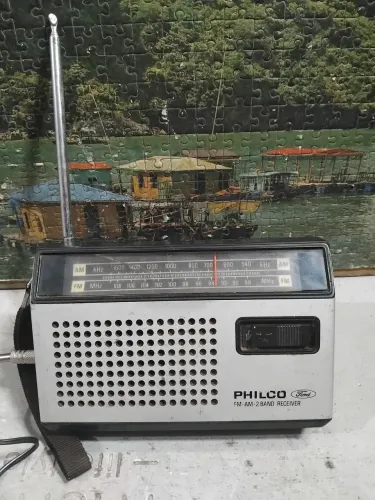 Radio Portátil Philco Ford Modelo B 508, funcionando Am e Fm.