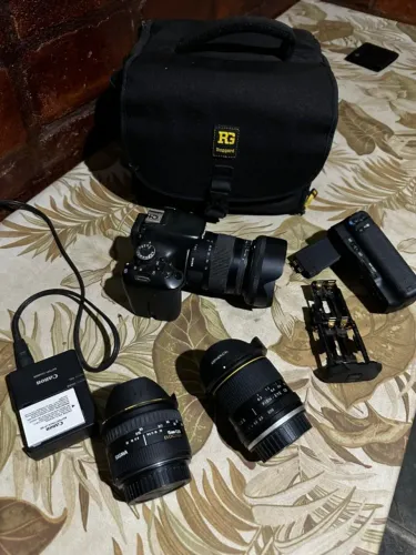 Canon EOS T3i, Sigma 17-70mm 2.8, Opteka 6.5, Sigma 15mm 2.8 Fisheye e mais
