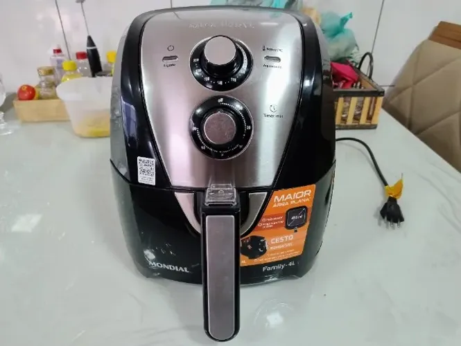 Fritadeira Air Fryer Mondial Family Preto e Inox 4L - Entrego